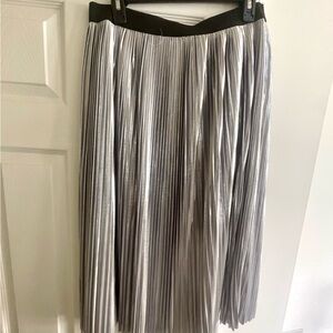 Elegant Silver Pleated Skirt